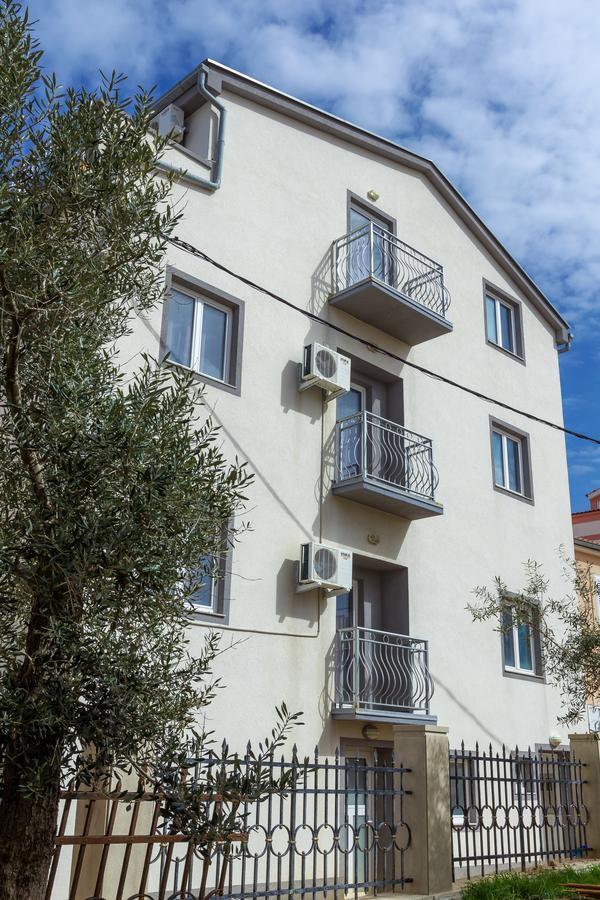 Apartments In City Center Ventus Novalja Eksteriør bilde